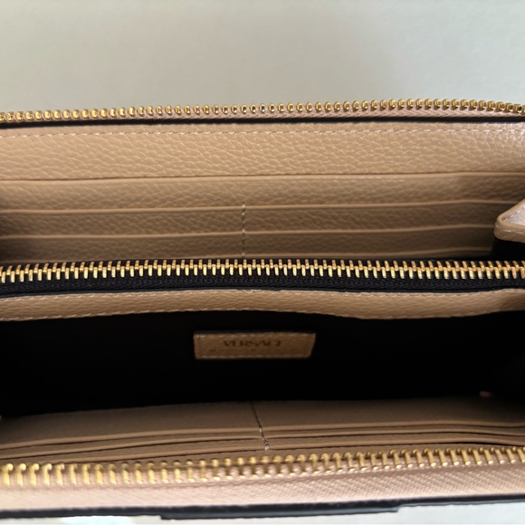 NWT VERSACE WALLET - Picture 5 of 7